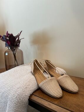 Lucky Brand Nanelia Raffia Pointed-Toe Flats with Ankle Ties